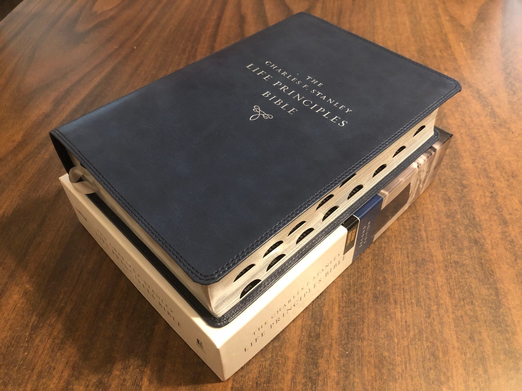 Charles Stanley Study Bible Large Print - Bible Paradise